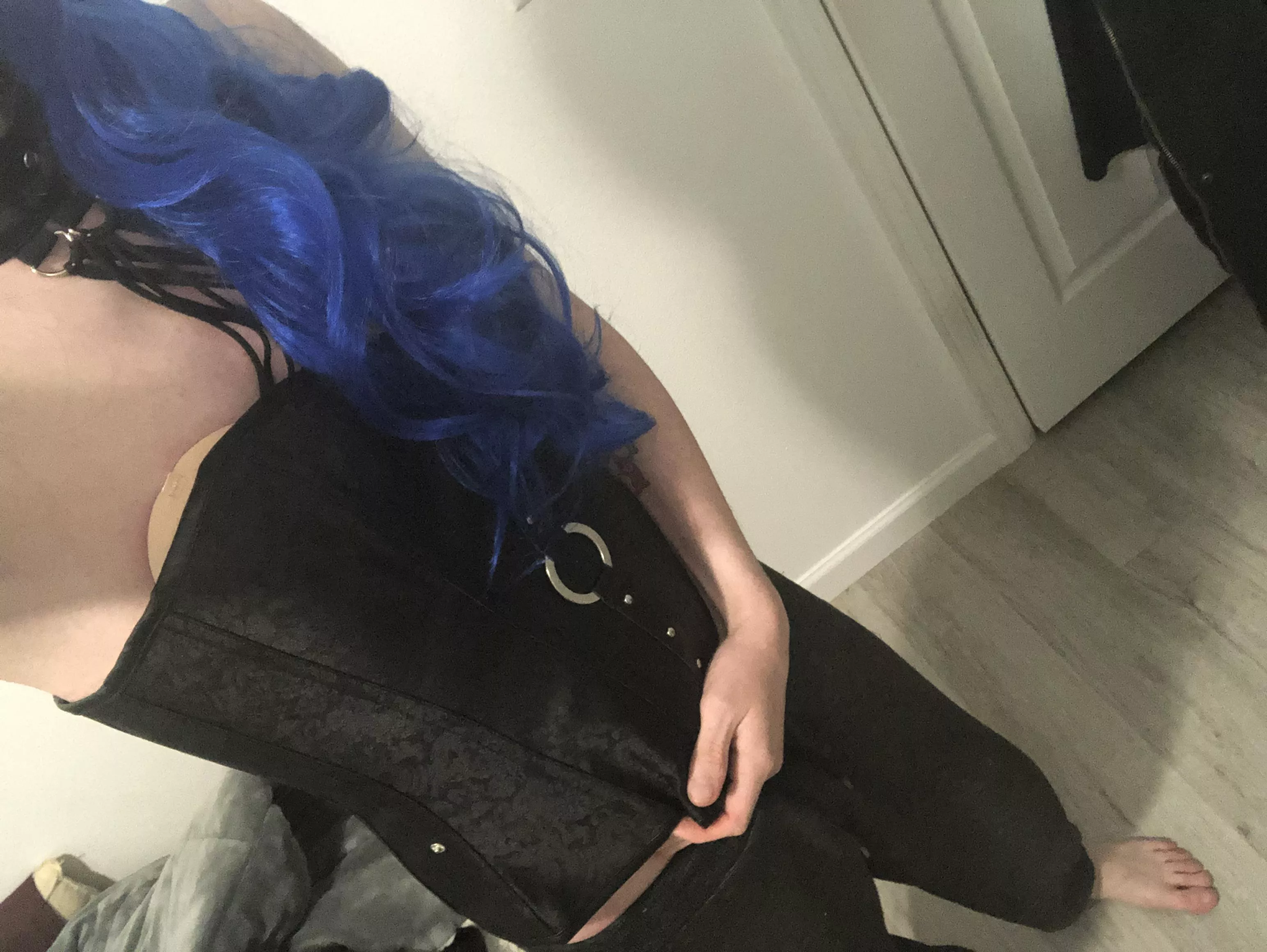 [usa] #wyoming #online wish the corset went a little higher on the chest to hide my fake boobs. kik: midnightfemboy