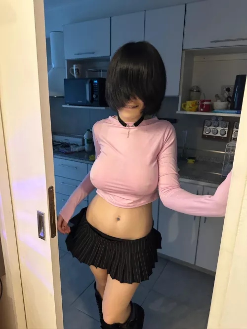 What'swrong with guys always looking at my chest