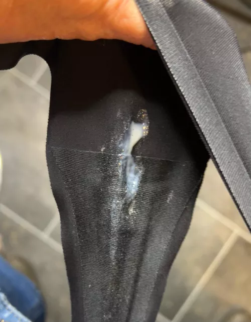 Whoops I cum in my panties 😈🙈