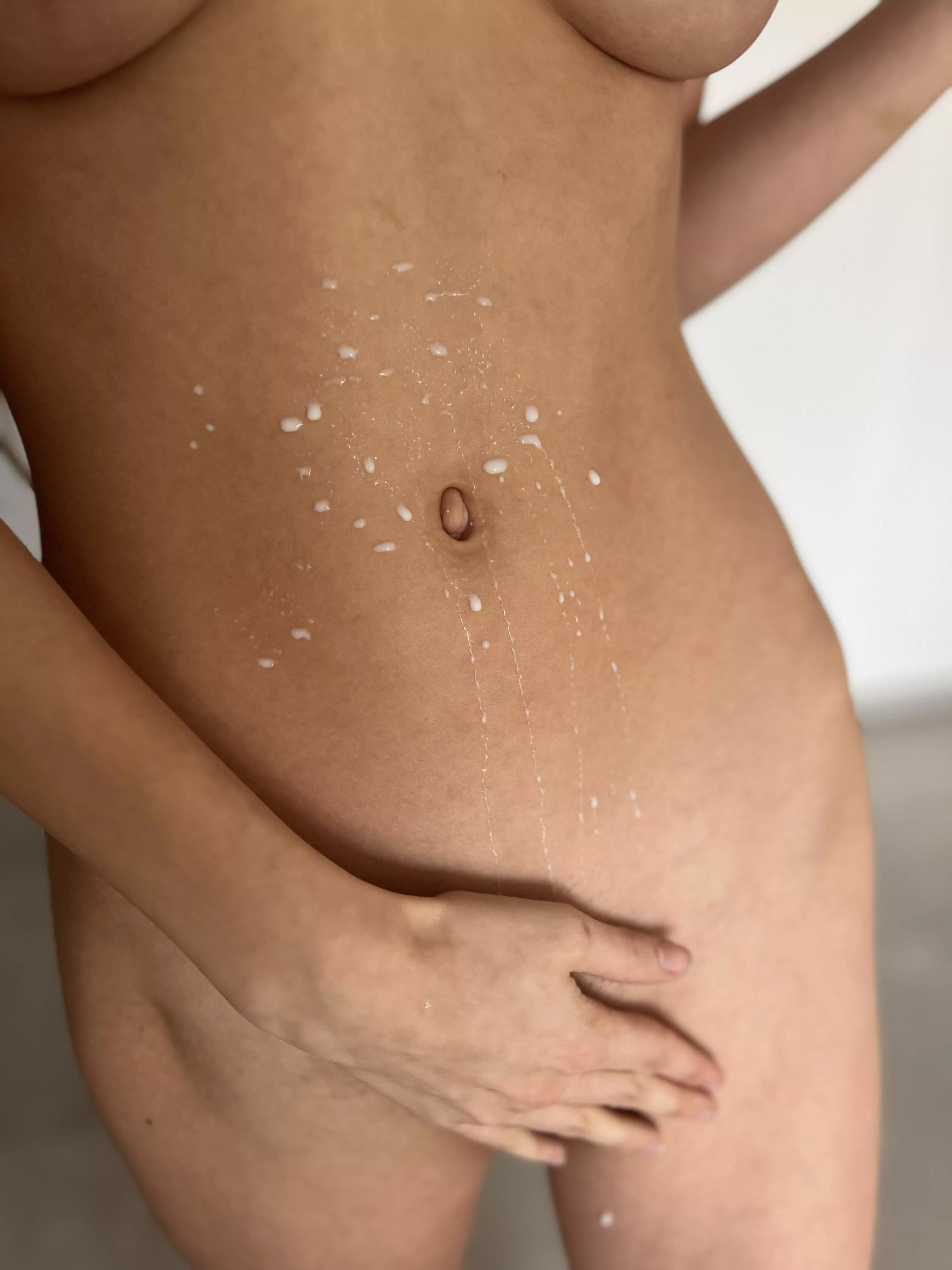 would u spray on my outie 