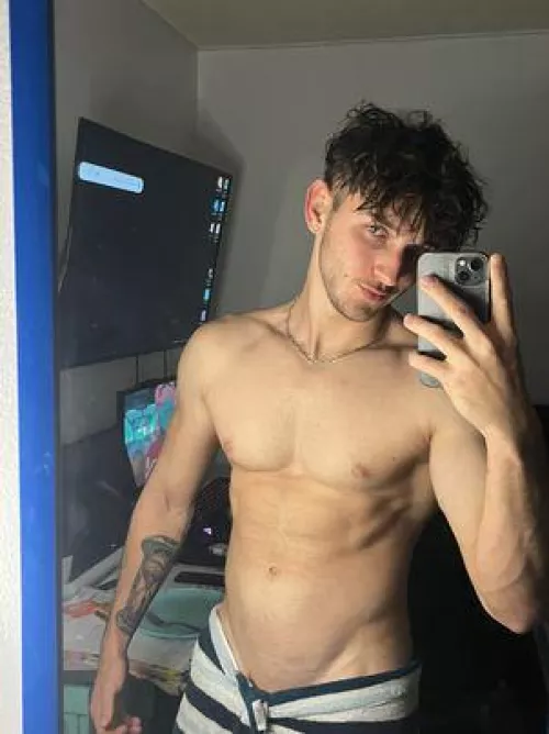 You want me to drop the towel..😈