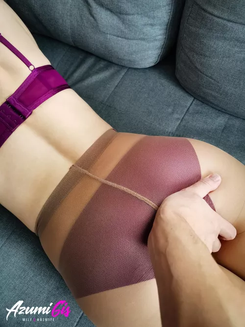 You want to touch my ass in nylon tights? 😈