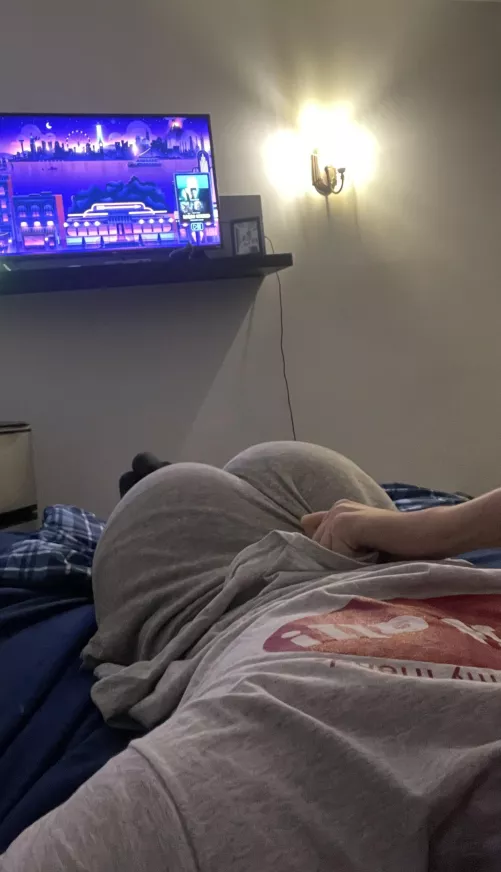 18 yr old aspiring sissy. I will let you fully Feminize me