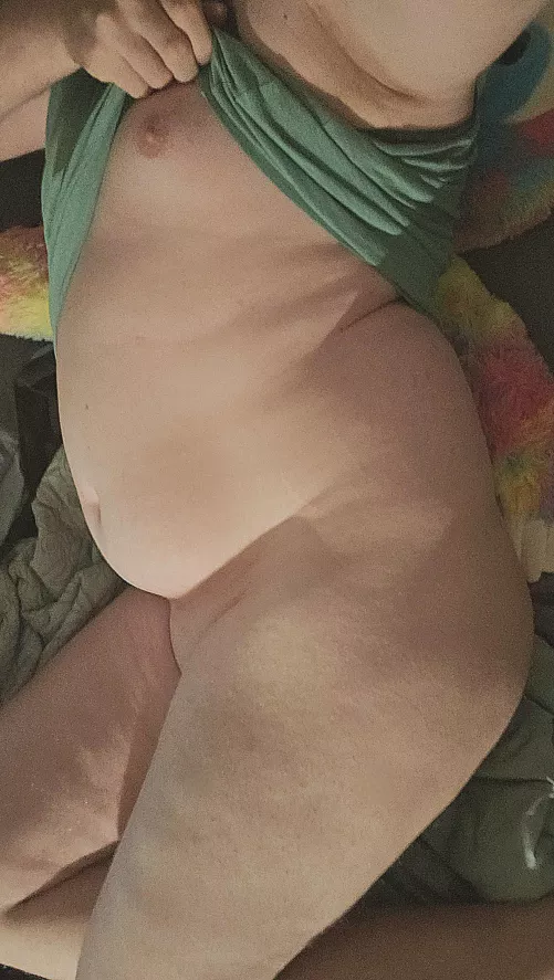 Any fine men want to join me in bed? (DMs open)