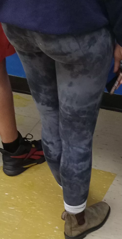 Big ass in grey leggings