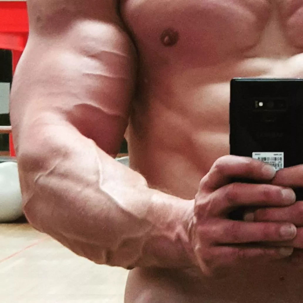 Do my forearms turn you on?