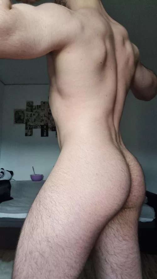 Do people really like hairy ass?