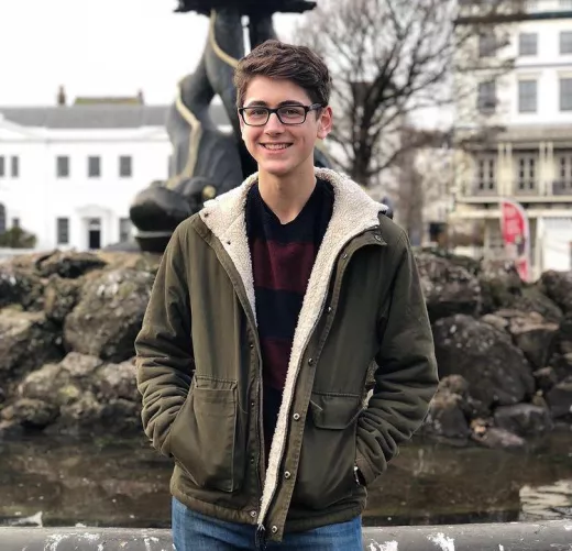 Does it look like I’m 8.3 inches and thick 😆?