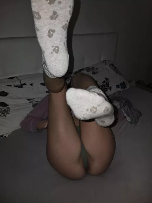 Dont be shy, keep of my socks [F]