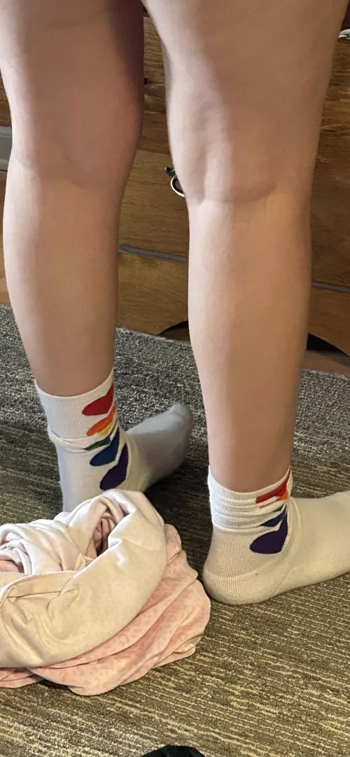 (f) love these heart socks 