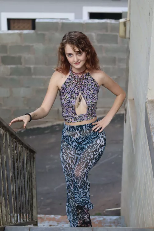 fit hugging, feeling irresistible on these steps F18