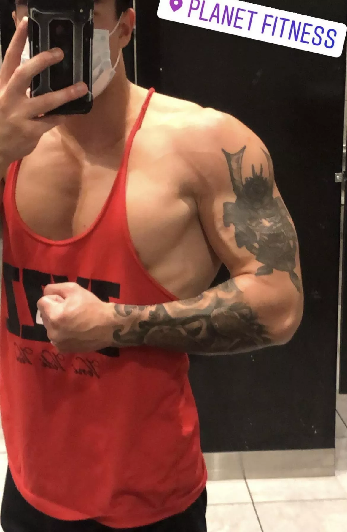 Gonna use this on grinder for my profile pic. Chance’s i’ll be clapping cheeks tonight?? 😈😈