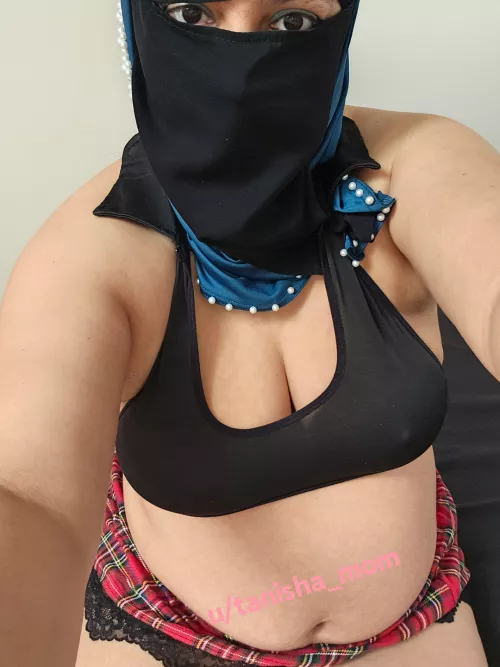 Hijabi slut for the service for hung dominant men 