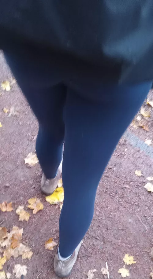 Hot legs in blue leggings