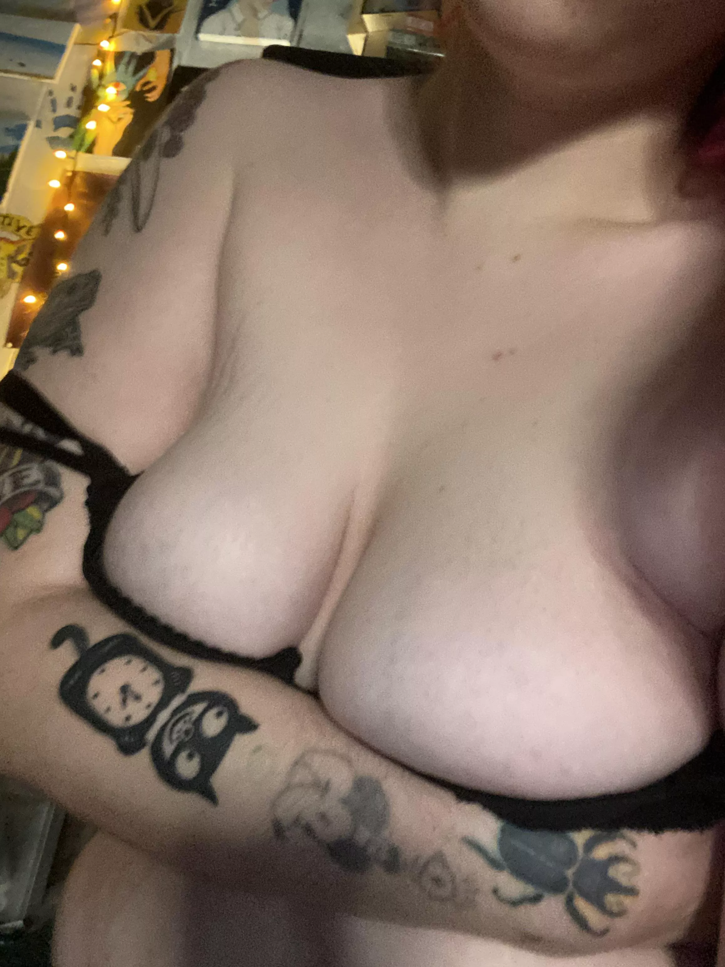 I hope goth girls are accepted here 🖤