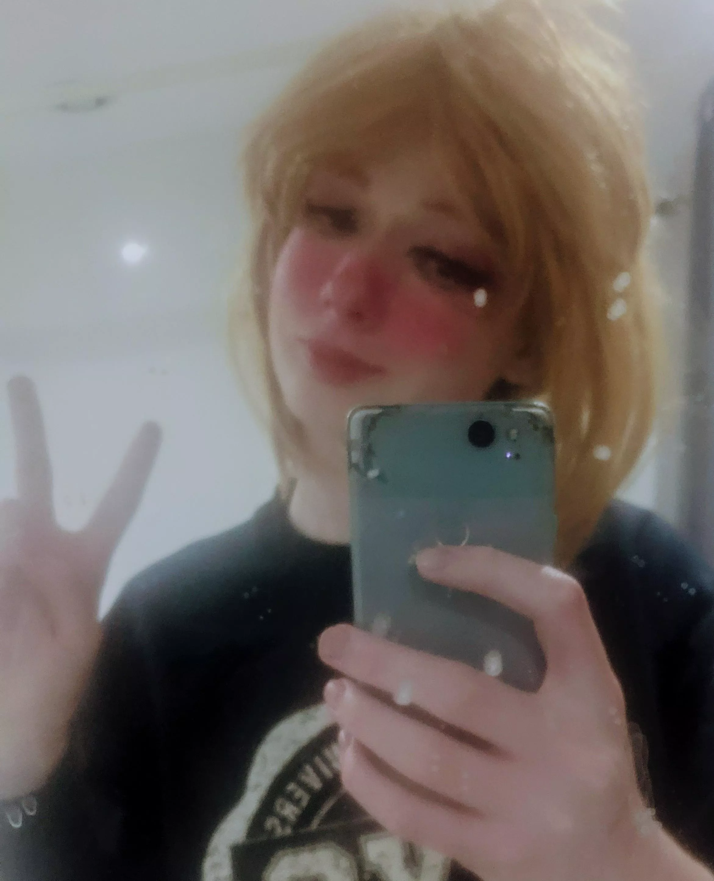 I really gotta clean my mirror 😔