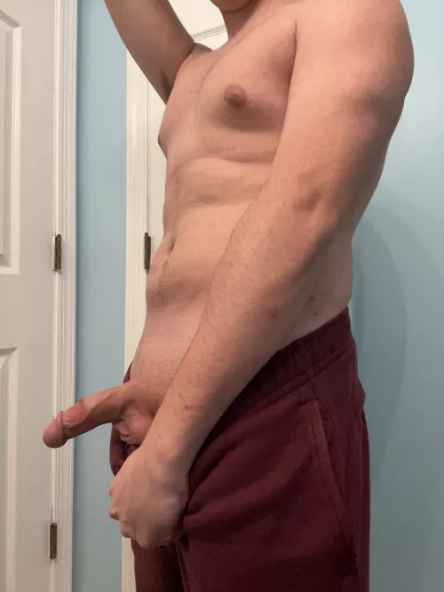 I’m about to shower who wants to join me😏