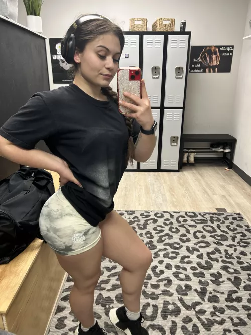 It's giving: muscle mommy