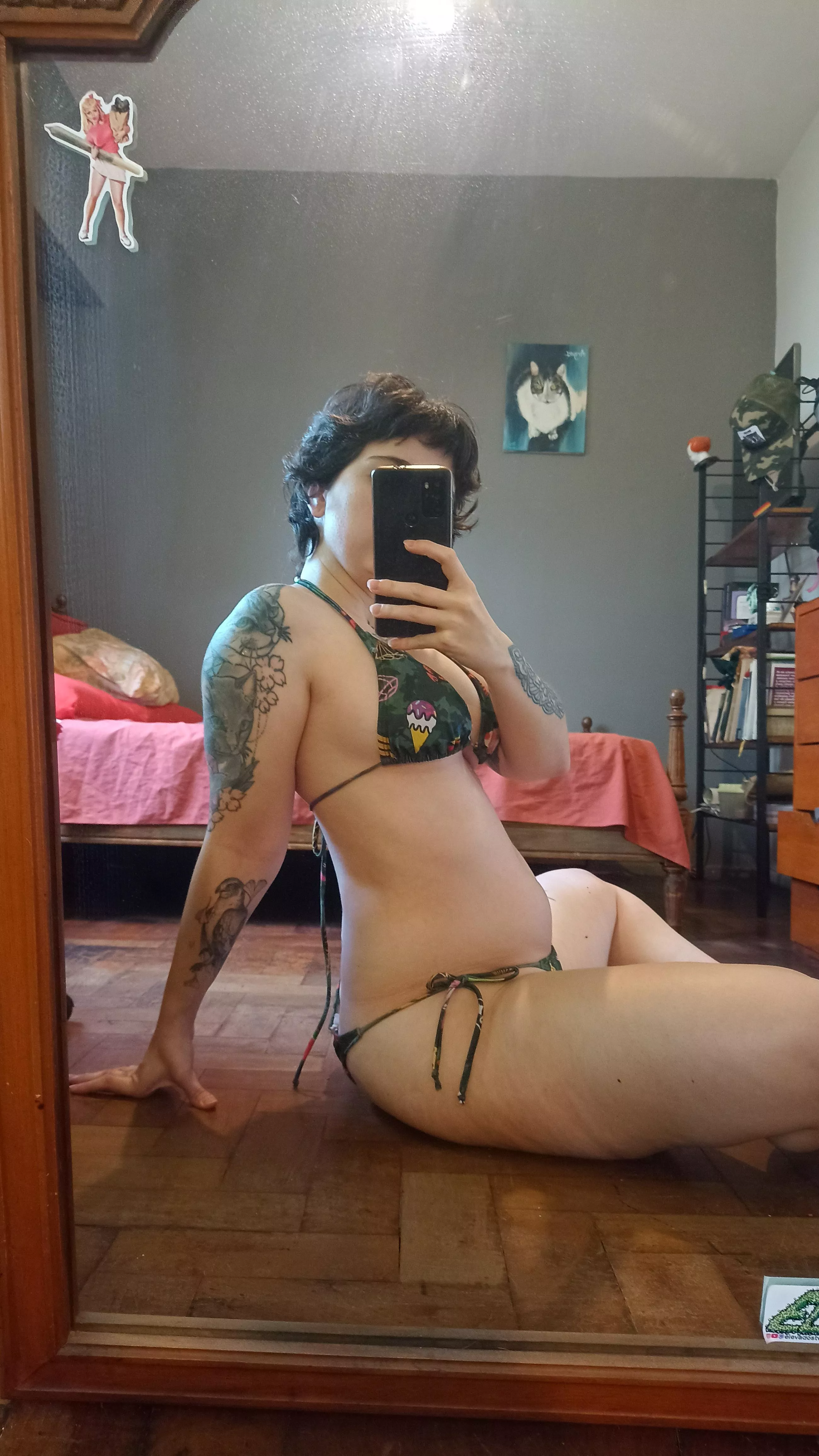 It's not much, but how many kisses would you give to my belly?