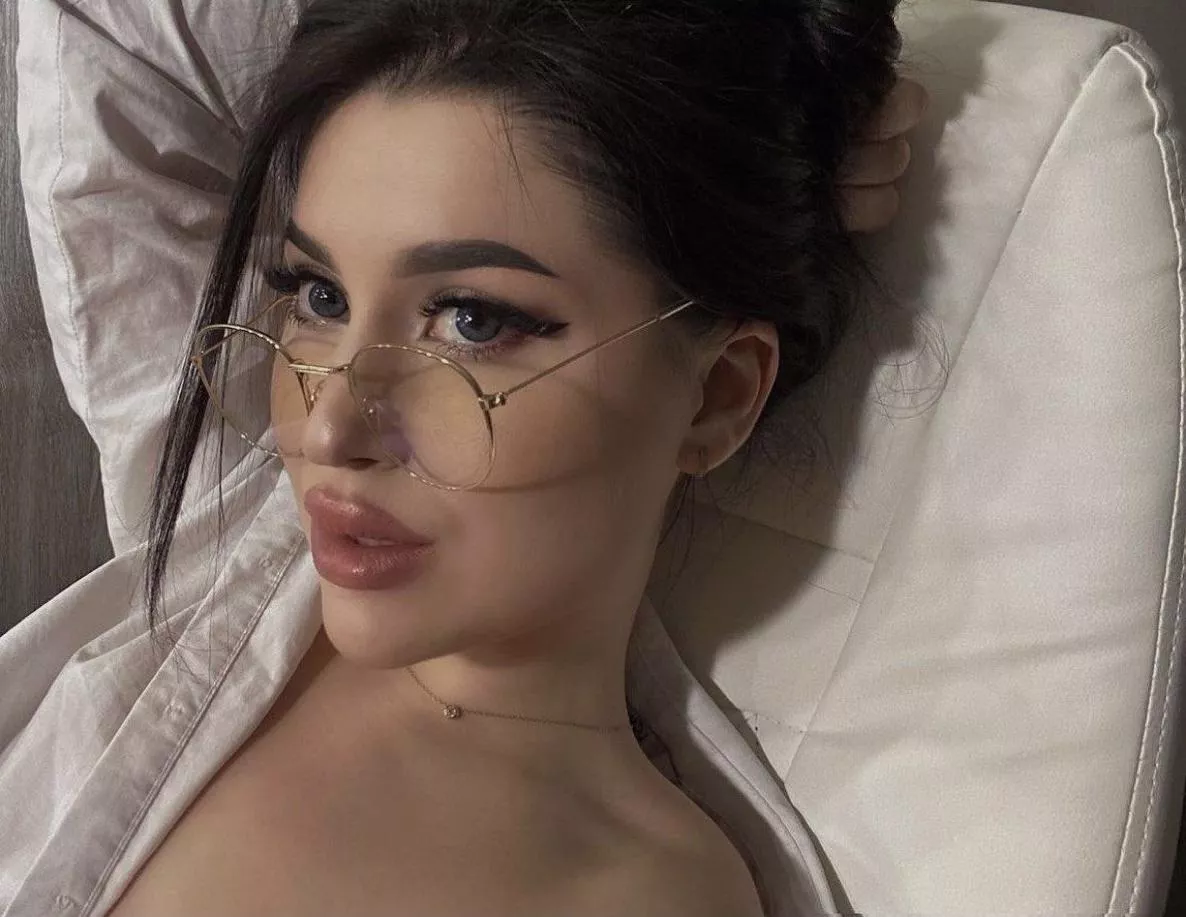 It's okay if you cum in your pants. I'll clean it up for you