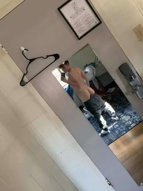 Looking for masc guys dm pics for snap