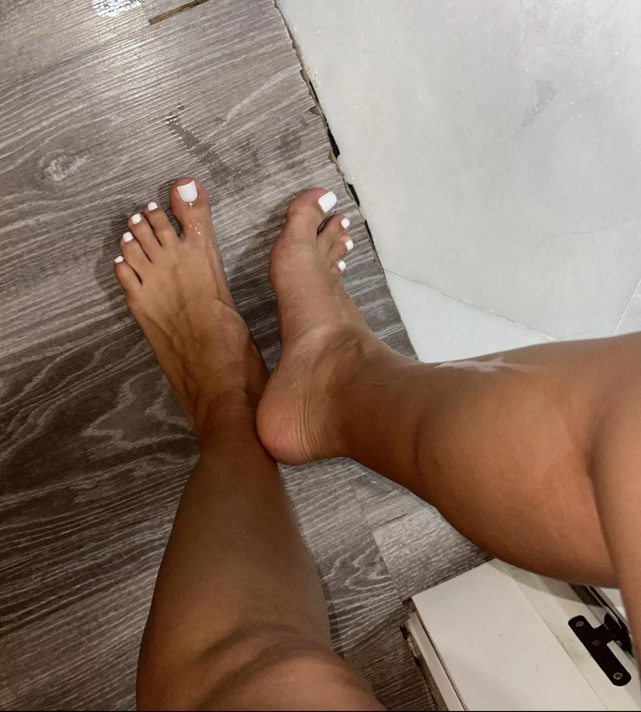 Nobody has been able to last longer than 30 seconds with my foot jobs 🥱 Could you? 😈