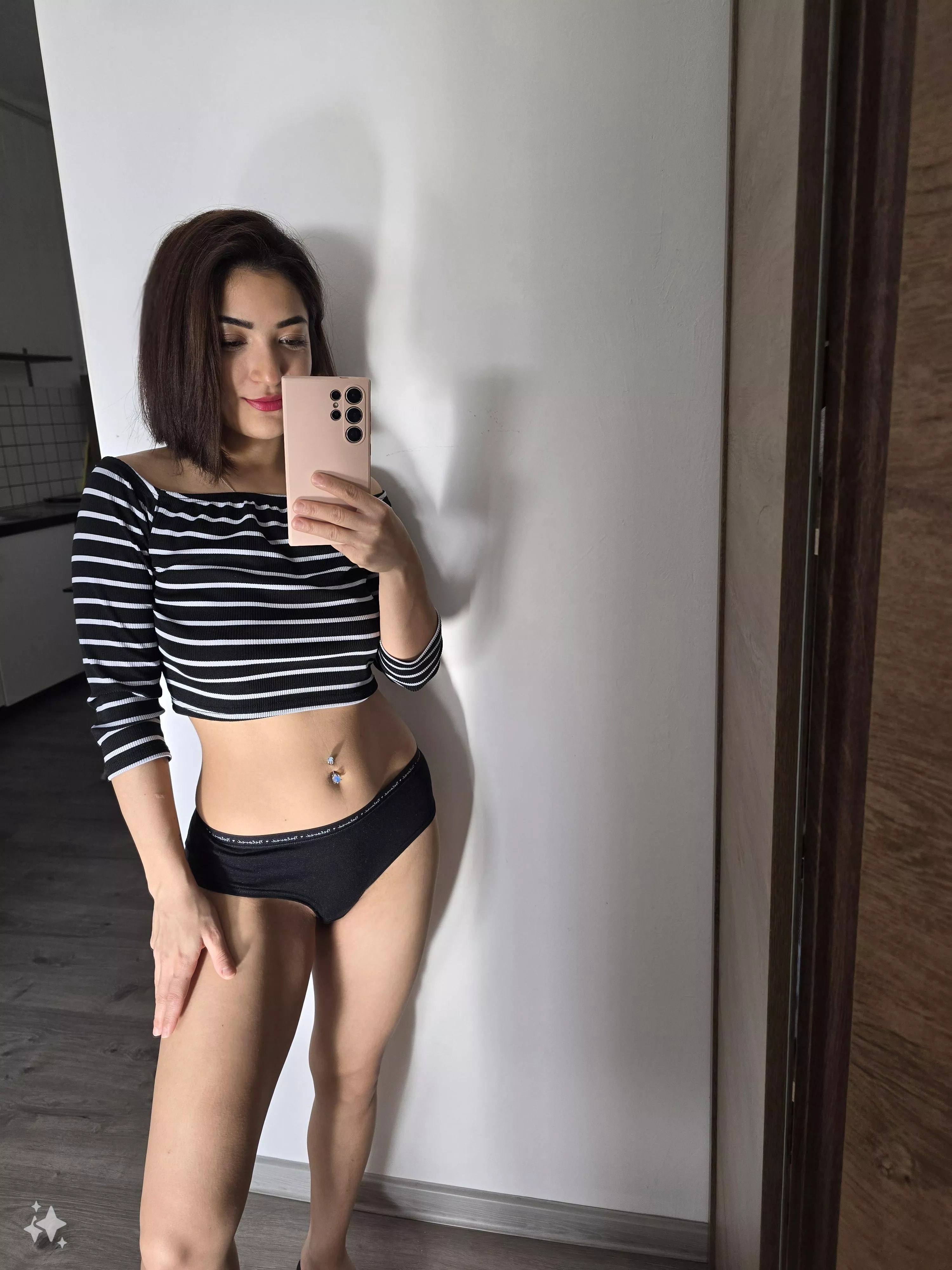 put upvote and comment, i will send you naked photo mp 💋