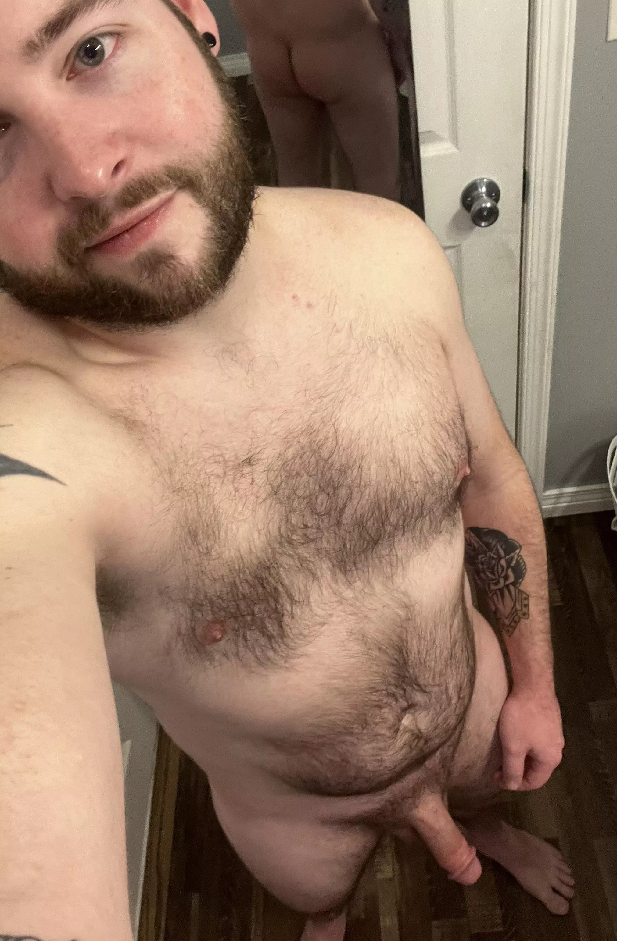 Thought you all might like seeing a little ass in the mirror 😉