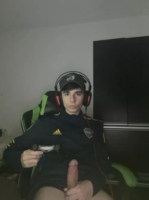 Which one would you pick to play?🎮😏