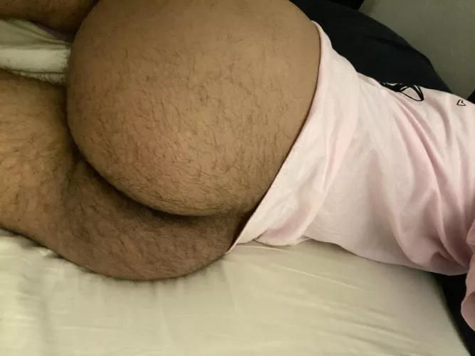 who likes hairy butts?