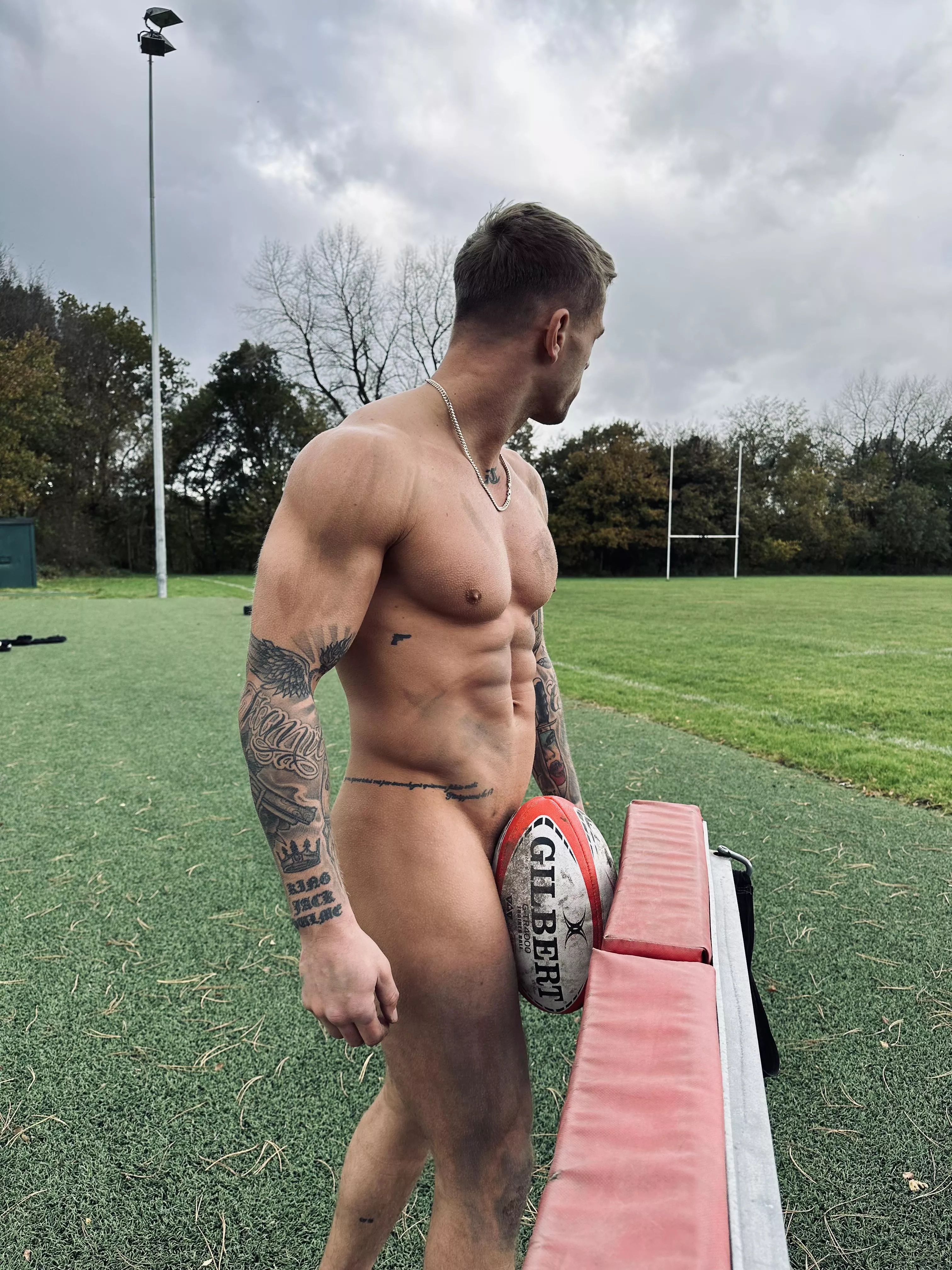 Who'd like to join me in shower after the game? I must be sweaty until then