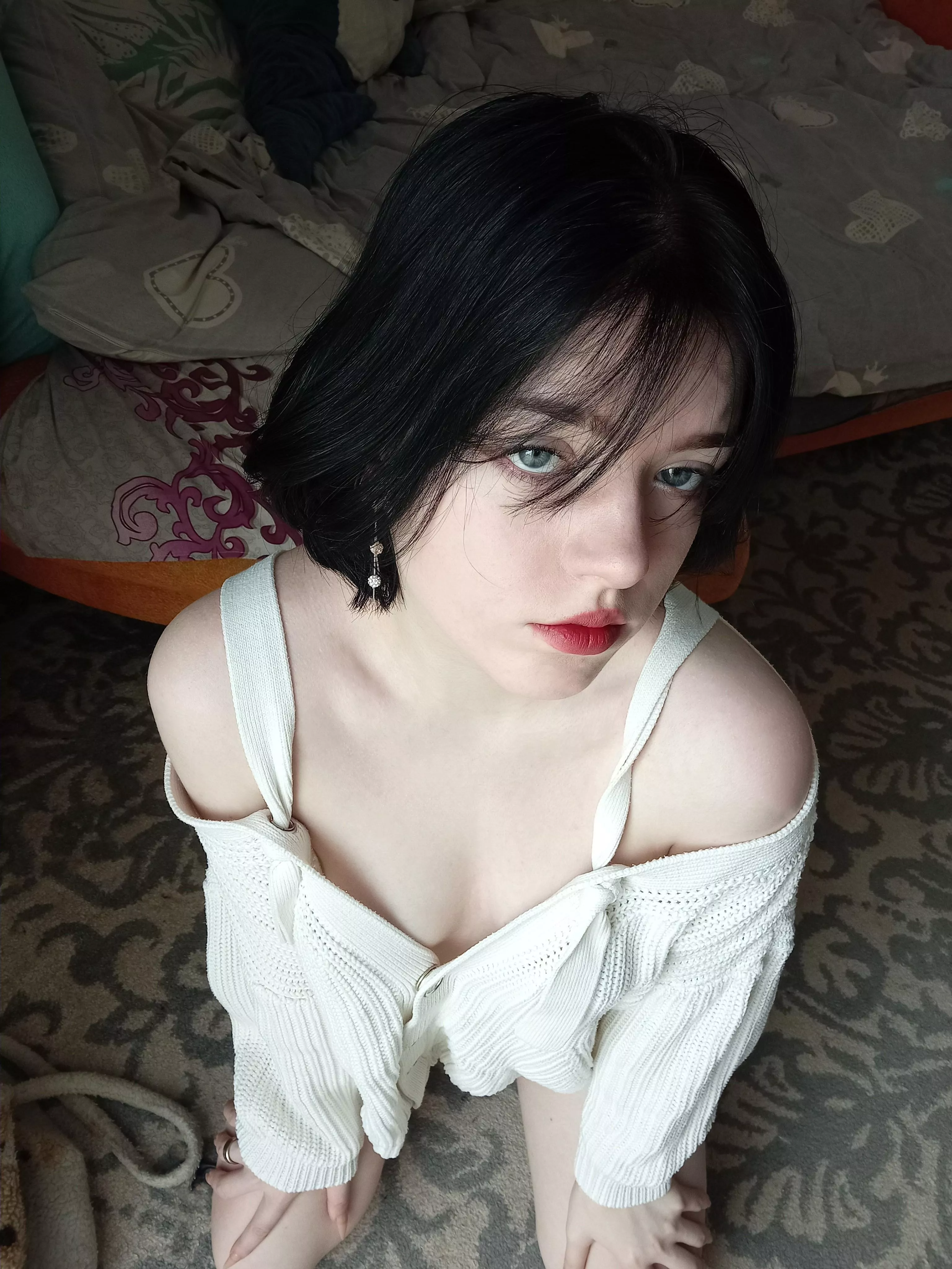 you love standing on my knees ;)