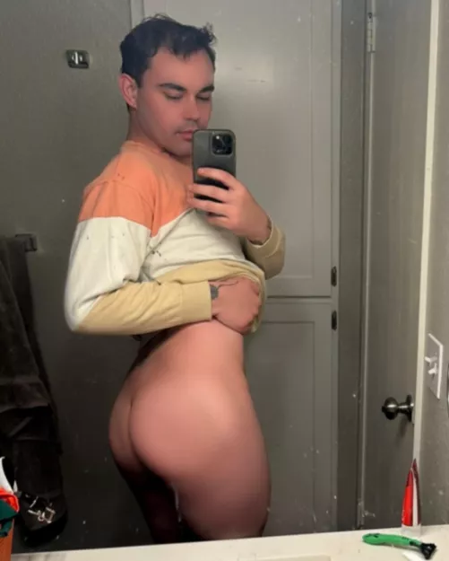 Your morning does of bubble butt 😏😈