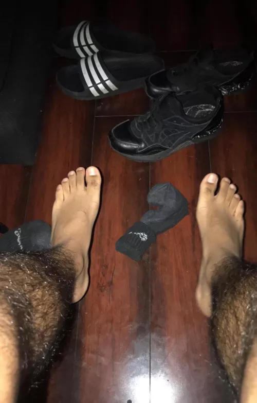 19 dl straight. any bros wanna talk about freaky or sexual experiences or fantasies. around my age ++