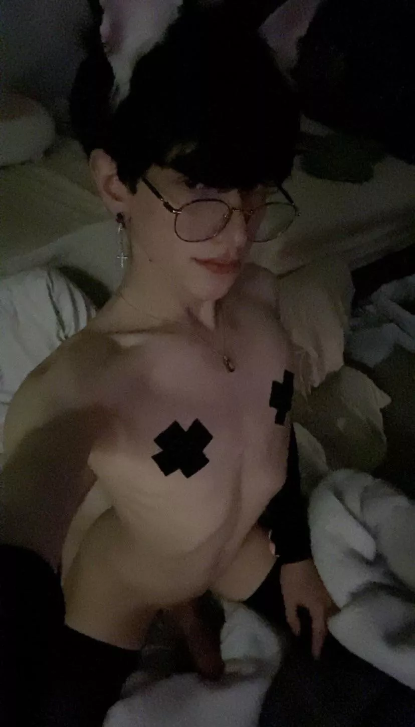 20 femboy selling nudes and sextape