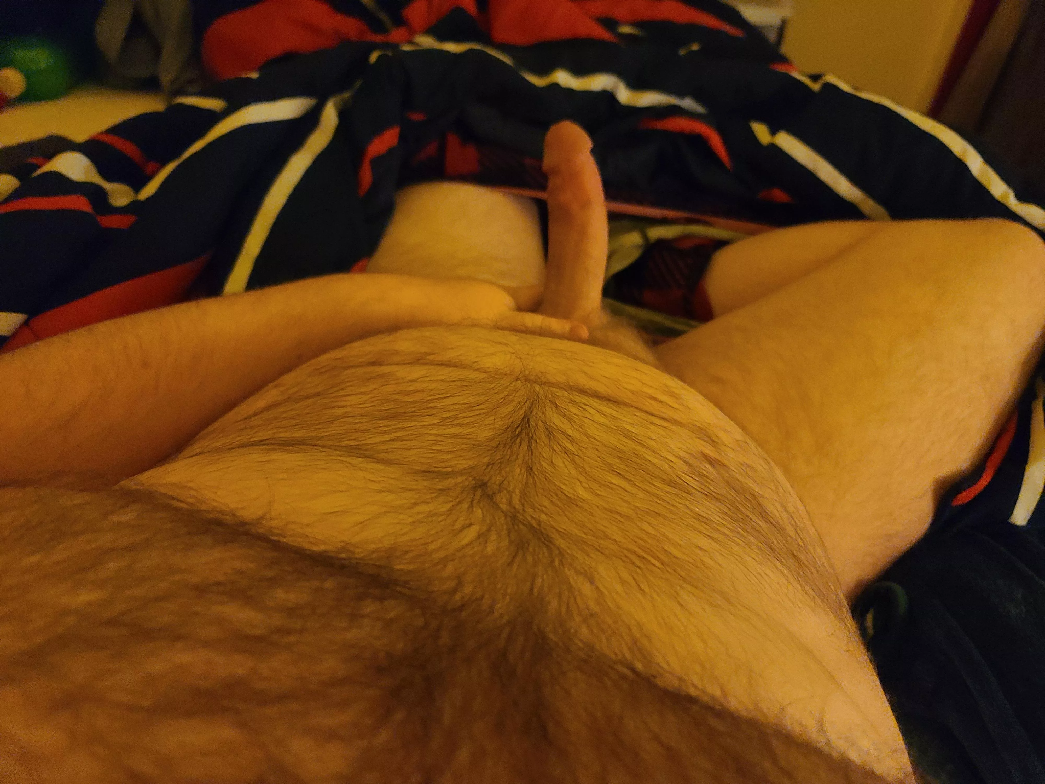 (28) Any cute young chubs or chasers wanna hmu?