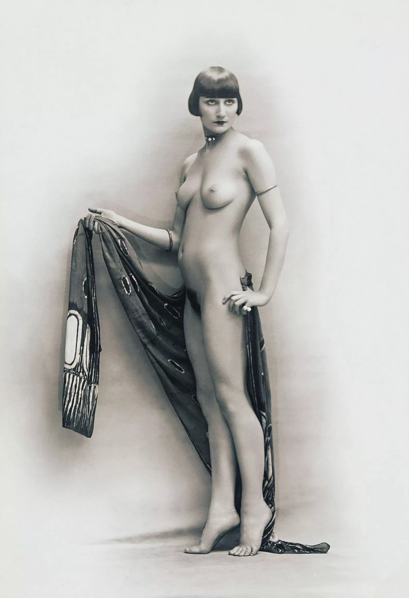 A nude French Woman, a flapper, photographed in the 1920s