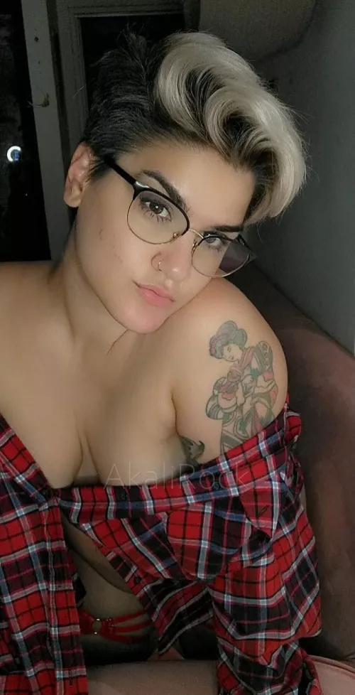 Akali (@akalirock) [OnlyFans]