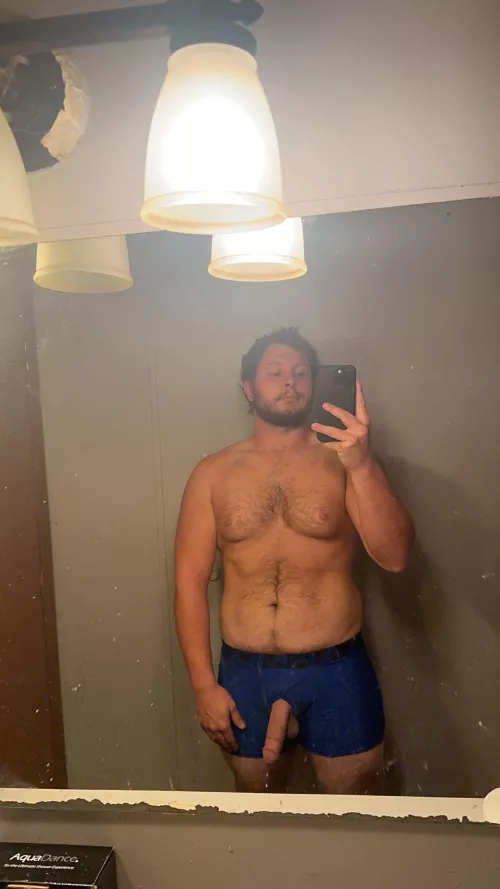 Anybody like to fuck in public?👀