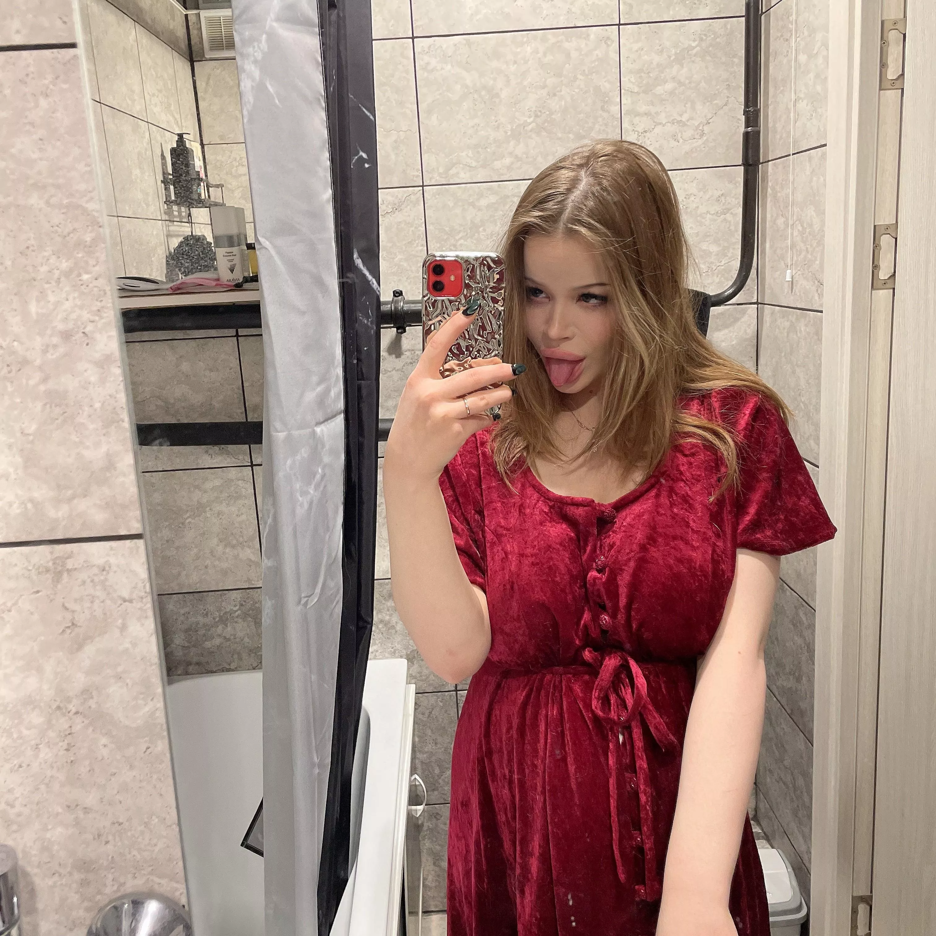 Are you good at keeping secrets because we should make some, iam so horny