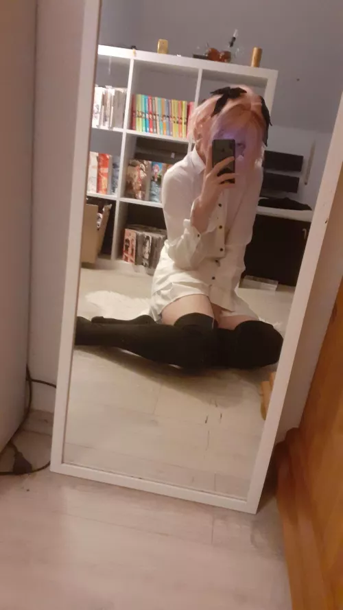 Can’t decide my thigh highs :3