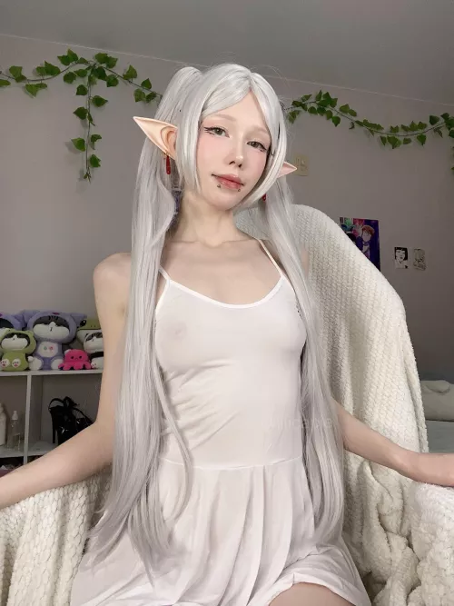 cosplay Frieren (Frieren Beyond Journey's End)