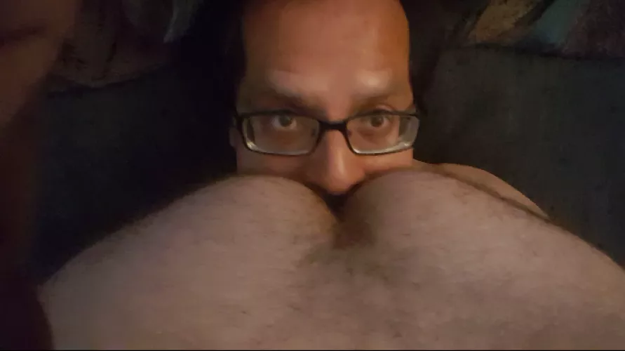 Daddy loves to eat young asshole. Mmmm.