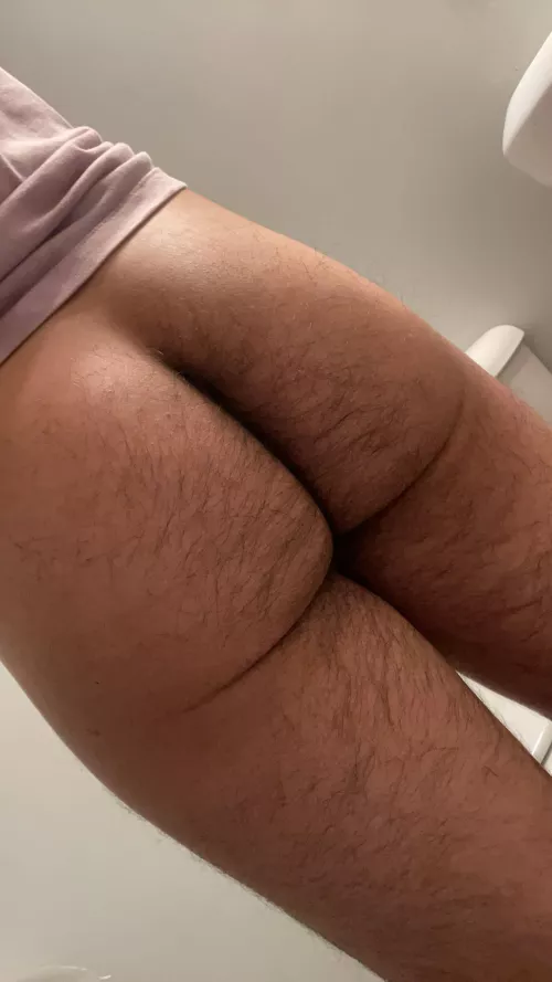 Do you like it a lil hairy? 