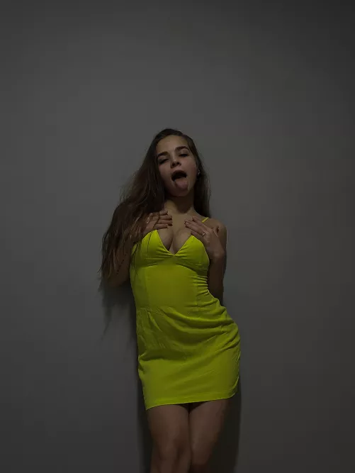 Do you want to know what beauty my dress is hiding?