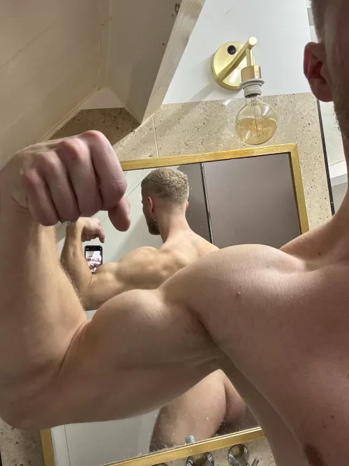 Dutch muscle butt