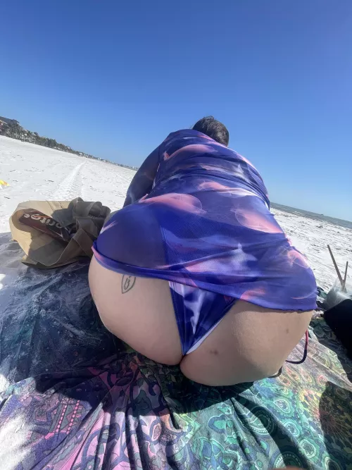 Getting some sun on my buns 💗