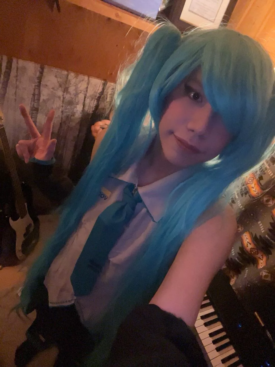 hatsune mikuuuu! :O