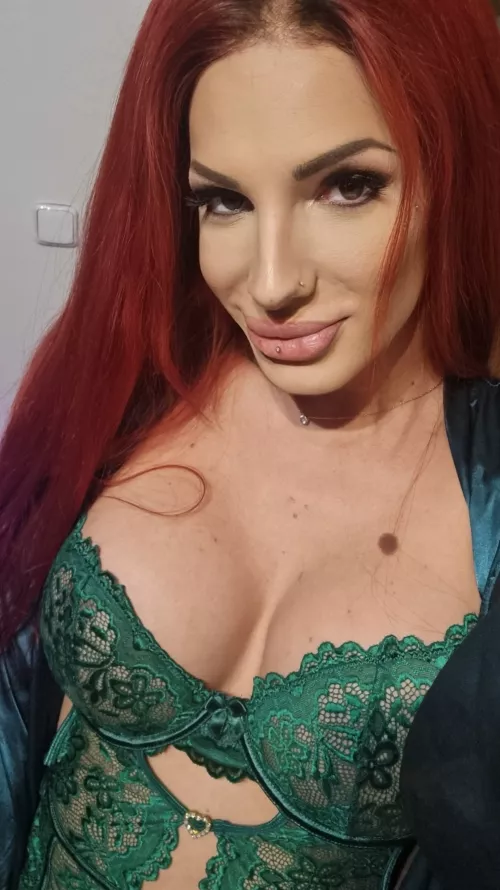 Have you ever dated a dick girl? If not let me be your first😘