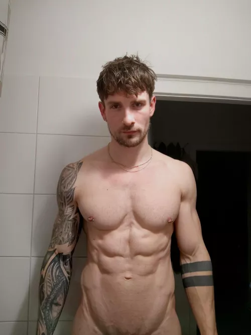 Hii u guys like my piercings👄